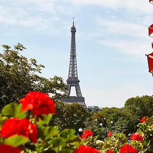 ***** Hotel Plaza Athenee - Dorchester Collection Francie